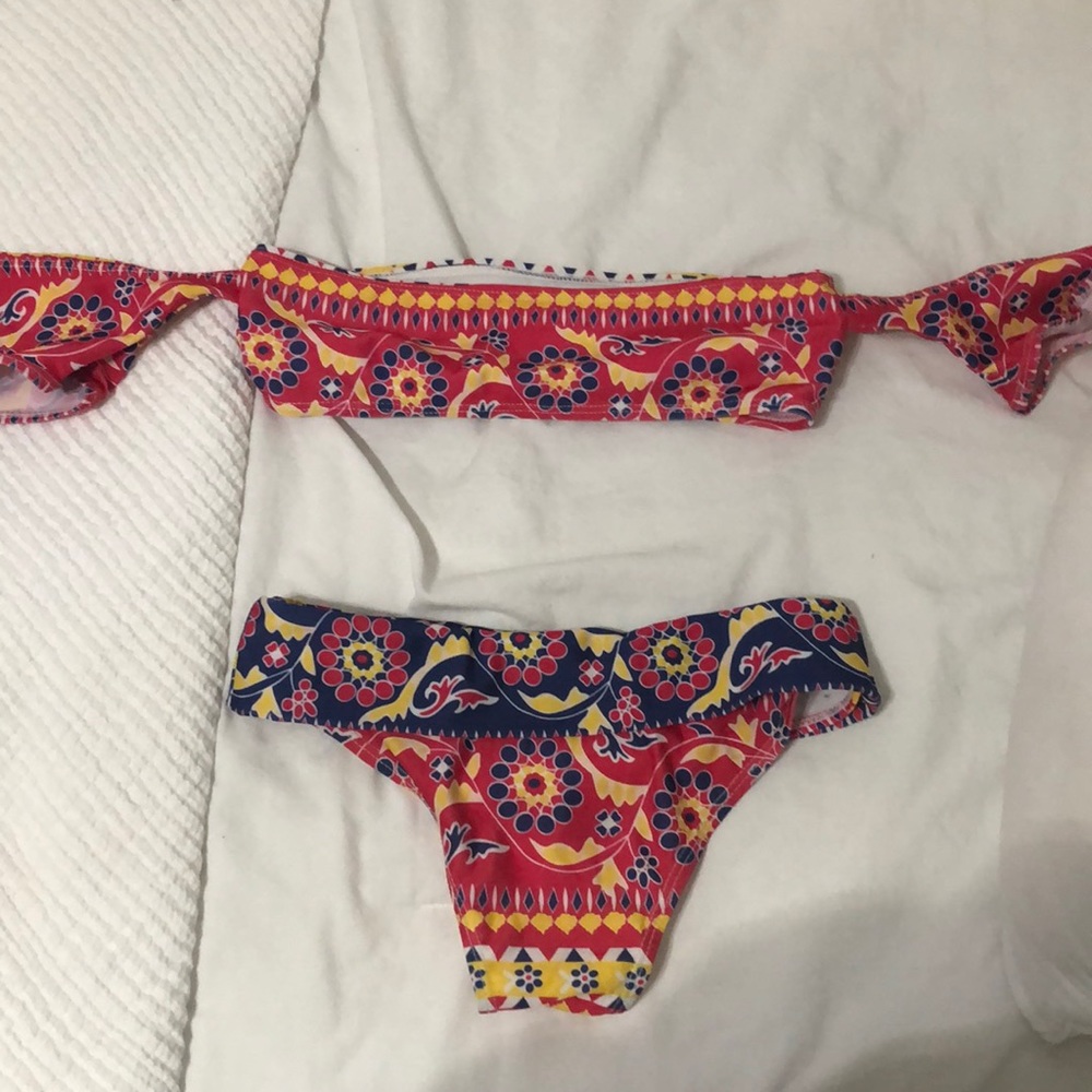 Bikini - Picture 2 of 2